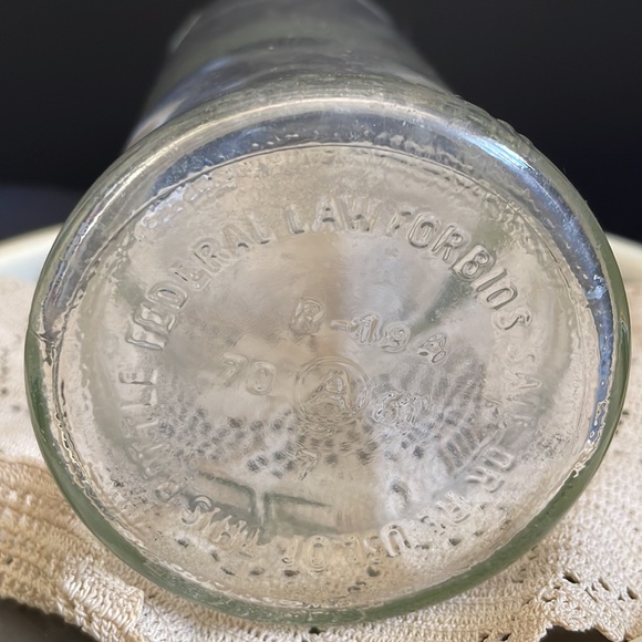 Vintage Arrow Clear Glass Liquor Bottle Embossed Design - Picture 7 of 7